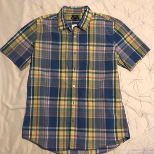 Short sleeve plaid button-up